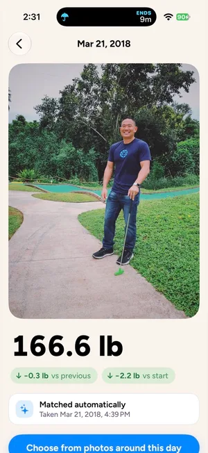 A single weigh-in day in Wayvy: a full-size photo, 166.6 lb, change versus the previous weigh-in and versus the start, and a note that the photo was matched automatically
